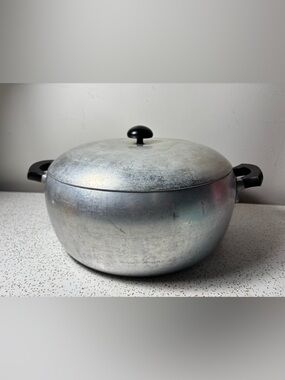 Vintage aluminum WearEver Dutch Oven pot